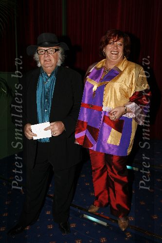 Amsterdam 6 maart 2006
Modeshow Ronald Kolk in hotel Krasnapolsky.
Thijs v Leer met hoed en vriendin