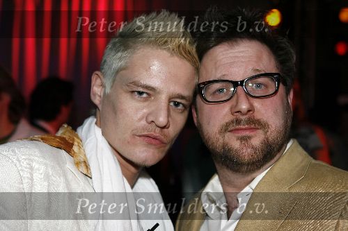 Amsterdam 7 maart 2006
Premiere ik omhels je met 1000 armen in Pathe arena.
Tygo Gernandt met een regisseur