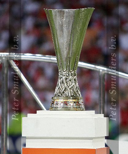 Eindhoven, 10 Mei 2006 Finale UEFA Cup Seizoen 2005/2006 tussen Middlesbrough FC-FC Sevilla, eindstand 0-4
De UEFA-beker
© Edwin van Zandvoort