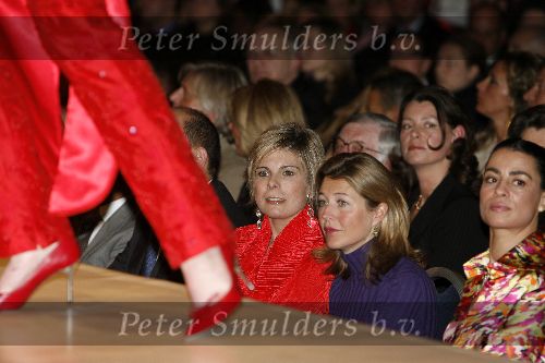 Amsterdam 6 maart 2006
Modeshow Ronald Kolk in hotel Krasnapolsky.
Prinses laurentien en Vanessa Loudon