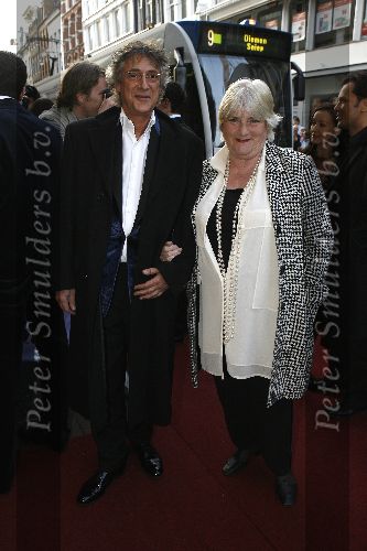 Amsterdam 26 april 2006
premiere Mission Impossible in Tuschinski.
Nelly Frijda met Vincent Steinmetz