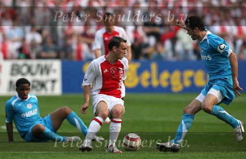 Rotterdam, 7 Mei 2006
Finale KNVB Beker AJAX-PSV, eindstand 2-1
Jefferson Farfan in duel met Wesley Sneijder en Phillip Cocu
© Foto Edwin an Zandvoort