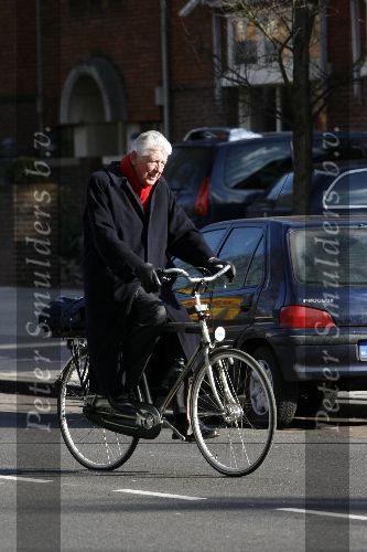 Amsterdam 22 maart 2006
Wim Kok op weg naar zijn werk op de fiets