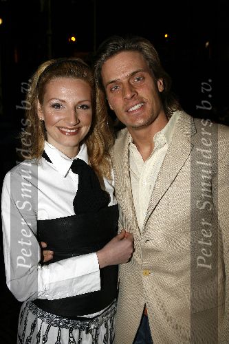 Amsterdam 7 maart 2006
Premiere ik omhels je met 1000 armen in Pathe arena.
Winston Post met zijn vrouw Denise