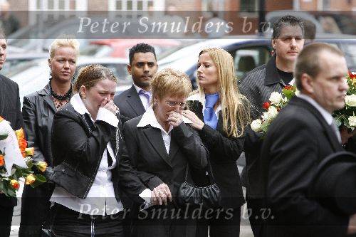 Utrecht 14 april 2006
Begrafenis Wout v Dodeweerd.
Vrouw van wout en zijn kinderen