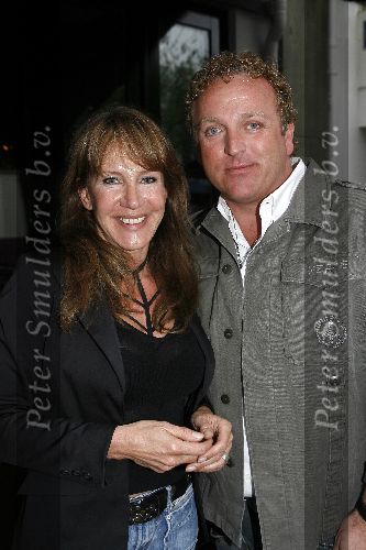 Hilversum 25 april 2006
Presentatie dvd Gooische vouwen in Musk.
Gordon met zijn manager Xenia Kasper