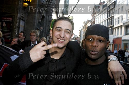 Amsterdam 26 april 2006
premiere Mission Impossible in Tuschinski.
Yes-R  met middelvinger en Negativ