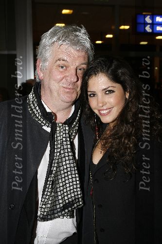 Amsterdam 9 april 2006
Premiere Black Pinocchio in de RAI.
Yolanthe Kabau v Karsbergen met Job ...