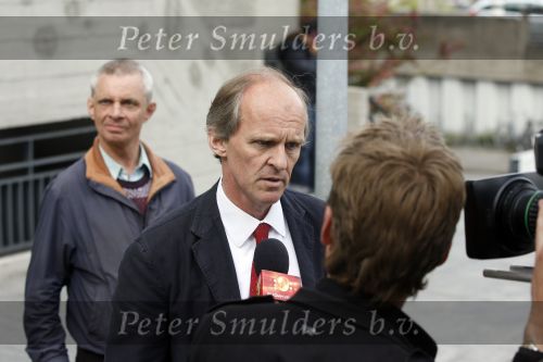 Amsterdam 9 mei 2007
Rechtzaak Connie Breukhoven tegen witheet en zij online (Leo v Royen). Hans Breukhoven was er ook bij. Advocaat Stefan Kalff