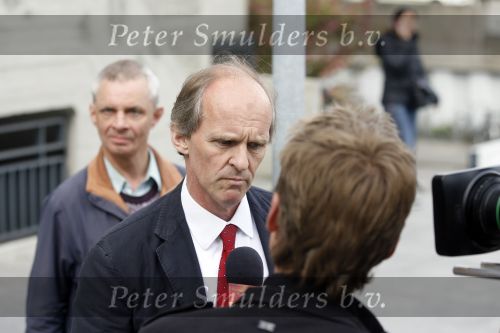 Amsterdam 9 mei 2007
Rechtzaak Connie Breukhoven tegen witheet en zij online (Leo v Royen). Hans Breukhoven was er ook bij. Advocaat Stefan Kalff