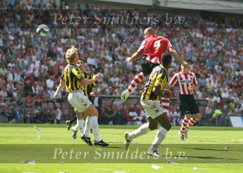 Eindhoven, 29 April 2007 Kampioenswestrijd PSV-Vitesse, eindstand 5-1
Seizoen 2006/2007 Onverwachts landskampioenschap voor PSV doordat de concurrent AZ verloor en Ajax een doelpunt tekort kwam.
ALEX PSV scoort