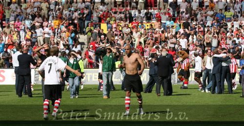 Eindhoven, 29 April 2007 Kampioenswestrijd PSV-Vitesse, eindstand 5-1
Seizoen 2006/2007 Onverwachts landskampioenschap voor PSV doordat de concurrent AZ verloor en Ajax een doelpunt tekort kwam.
ALEX PSV is erg blij
