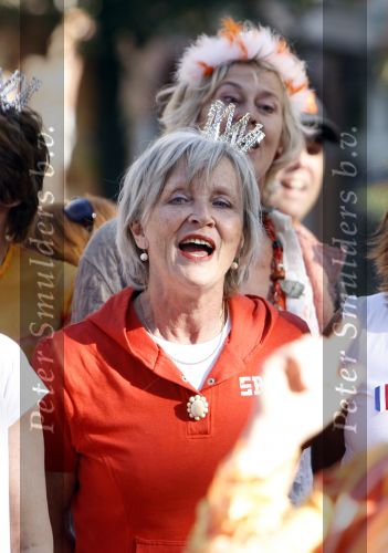 Amsterdam 30 april 2007
Het koninginnekoor met Ati Dijckmeester Judith Bos en de moeder van Renee Vervoorn zingen tijdens koninginnedag.
