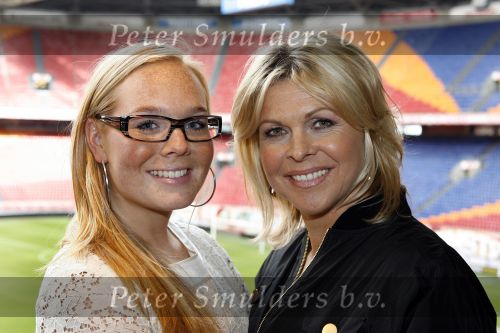 Amsterdam 15 mei 2007
Presentatie dvd voetbalvrouwen in de amsterdam arena. bartina Koeman met dochter Debbie