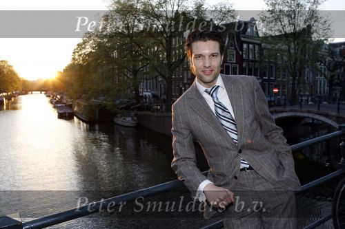 Amsterdam 18 april 2007
Bas Muijs presenteert 25 jarig bestaan van cosmopolitan in de duif.