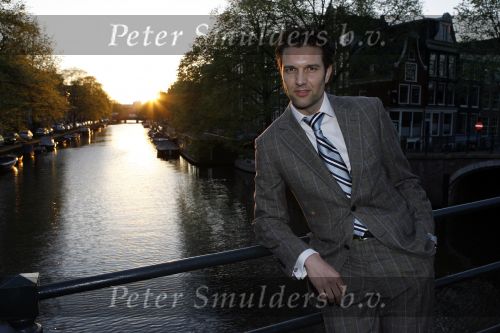 Amsterdam 18 april 2007
Bas Muijs presenteert 25 jarig bestaan van cosmopolitan in de duif.