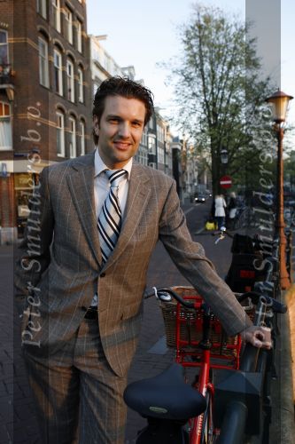 Amsterdam 18 april 2007
Bas Muijs presenteert 25 jarig bestaan van cosmopolitan in de duif.