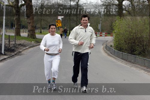 Amsterdam 3 april 2007
Beau v Erven Dorens en zijn vrouw Selly aan het hardlopen in het vondelpark.