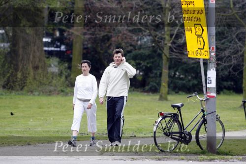 Amsterdam 3 april 2007
Beau v Erven Dorens en zijn vrouw Selly aan het hardlopen in het vondelpark.
