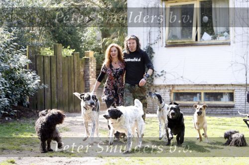 Bosch en Duin 11 april 2007
Belinda Meuldijk en haar verloofde Thierry Duval met hun honden.