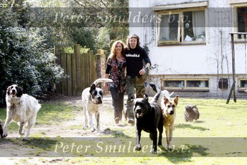Bosch en Duin 11 april 2007
Belinda Meuldijk en haar verloofde Thierry Duval met hun honden.