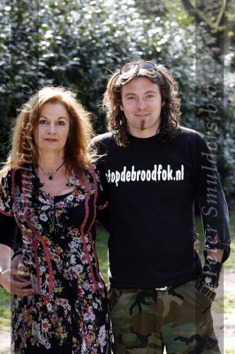 Bosch en Duin 11 april 2007
Belinda Meuldijk en haar verloofde Thierry Duval met hun honden.