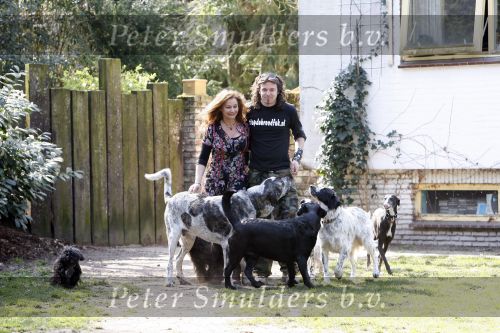 Bosch en Duin 11 april 2007
Belinda Meuldijk en haar verloofde Thierry Duval met hun honden.