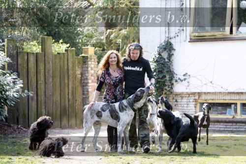 Bosch en Duin 11 april 2007
Belinda Meuldijk en haar verloofde Thierry Duval met hun honden.