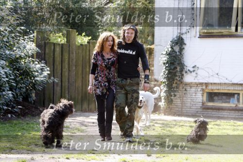 Bosch en Duin 11 april 2007
Belinda Meuldijk en haar verloofde Thierry Duval met hun honden.