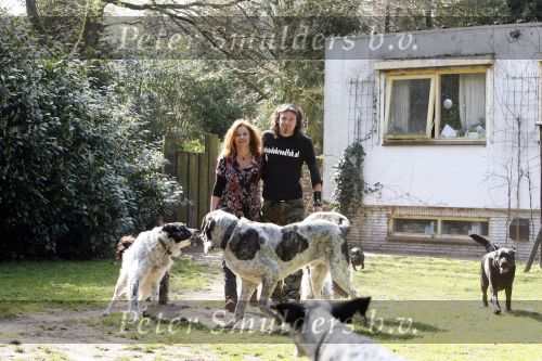 Bosch en Duin 11 april 2007
Belinda Meuldijk en haar verloofde Thierry Duval met hun honden.