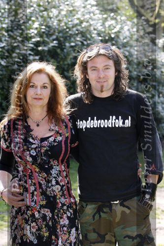 Bosch en Duin 11 april 2007
Belinda Meuldijk en haar verloofde Thierry Duval met hun honden.
