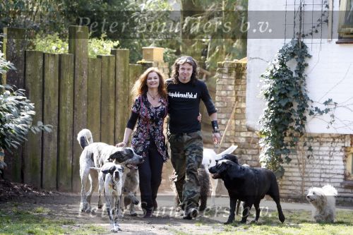 Bosch en Duin 11 april 2007
Belinda Meuldijk en haar verloofde Thierry Duval met hun honden.