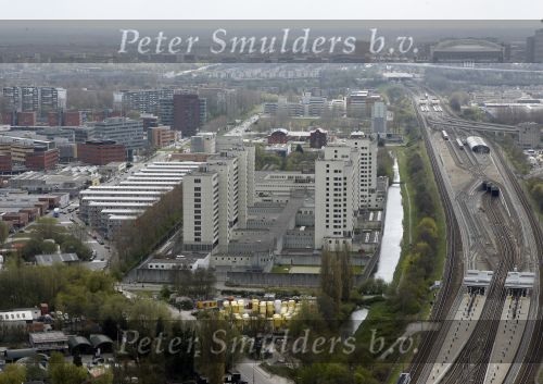 Amsterdam 10 april 2007
De Bijlmer bajes en de amsterdam arena.
