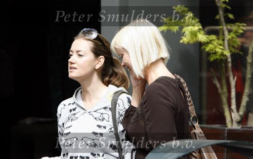 Amsterdam 23 april 2007
Bridget Maasland en Monique Verkaart op de cornelis schuytstraat.