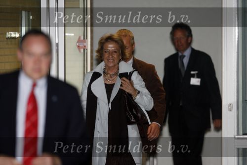 Den Haag 10 april 2007
Prins Willem Alexander blijj na de geboorte van zijn derde dochter. Koningin Beatrix en de moeder van Maxima, Carmen Zorrequieta komen op bezoek in het Bronovo ziekenhuis.