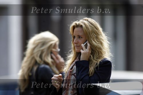 Amsterdam 17 april 2007
Chantal Bles met gsm  op de cornelis schuytstraat.