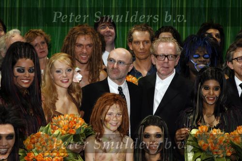 Scheveningen 15 april 2007
Premiere Tarzan in het circus theater. Chantal Janzen Ron Linjk Chaira Borderslee Jeroen Phaff Clayton Peroti Hans Ligtvoet Arie Rustenburg tim Koper en Phil Collins