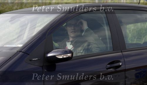 Weesp 9 mei 2007
Chiel Beelen achter het stuur terwijl hij zijn rijbewijs kwijt is.