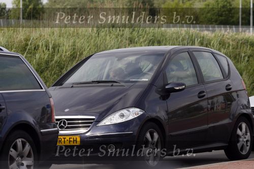 Weesp 9 mei 2007
Chiel Beelen achter het stuur terwijl hij zijn rijbewijs kwijt is.