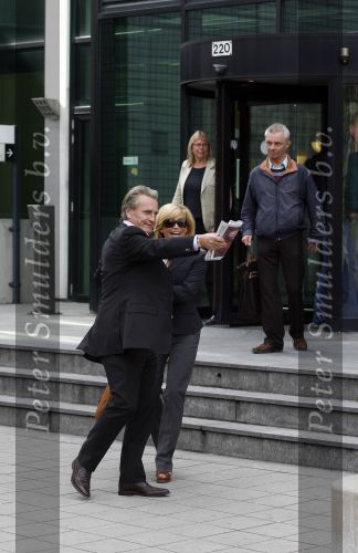 Amsterdam 9 mei 2007
Rechtzaak Connie Breukhoven tegen witheet en zij online (Leo v Royen). Hans Breukhoven was er ook bij.