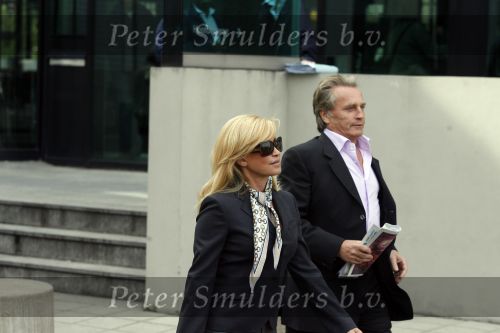 Amsterdam 9 mei 2007
Rechtzaak Connie Breukhoven tegen witheet en zij online (Leo v Royen). Hans Breukhoven was er ook bij.
