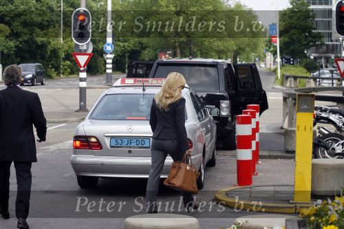 Amsterdam 9 mei 2007
Rechtzaak Connie Breukhoven tegen witheet en zij online (Leo v Royen). Hans Breukhoven was er ook bij.