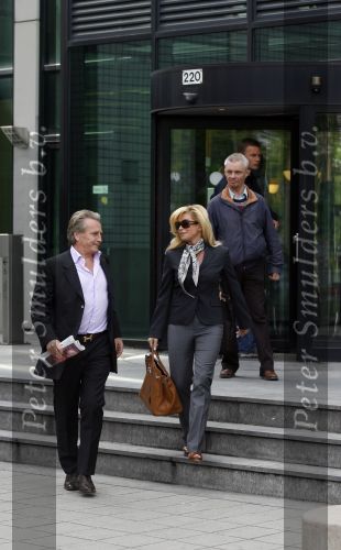 Amsterdam 9 mei 2007
Rechtzaak Connie Breukhoven tegen witheet en zij online (Leo v Royen). Hans Breukhoven was er ook bij.