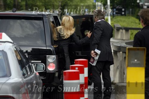 Amsterdam 9 mei 2007
Rechtzaak Connie Breukhoven tegen witheet en zij online (Leo v Royen). Hans Breukhoven was er ook bij.