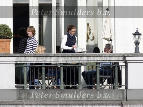 Amsterdam 22 april 2007
Hans en Connie Breukhoven met scooter bij het Amstel Hotel en samen ijsje eten.