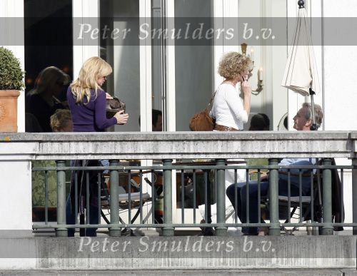 Amsterdam 22 april 2007
Hans en Connie Breukhoven met scooter bij het Amstel Hotel en samen ijsje eten.