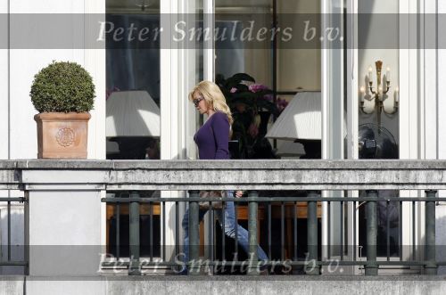 Amsterdam 22 april 2007
Hans en Connie Breukhoven met scooter bij het Amstel Hotel en samen ijsje eten.