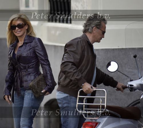 Amsterdam 22 april 2007
Hans en Connie Breukhoven met scooter bij het Amstel Hotel en samen ijsje eten.
Peter Smulders bv