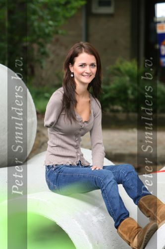 Helmond, 9 Mei 2007
Debbie v d Putten 21 jaar
Mis (s) 2007   Miss 2007
Arm Amputatie
Debbie zit nu in een reï¿½ntegratie project voor een nieuwe studie
Hobby\'s: Dansen, winkelen, reizen
Na een ongeluk in 2005 met een touringcar ben ik mijn rechterarm verloren
Foto: Peter Smulders BV
