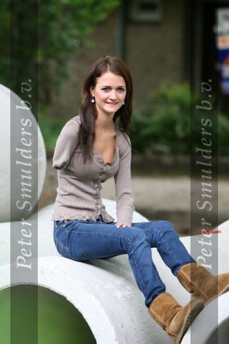 Helmond, 9 Mei 2007
Debbie v d Putten 21 jaar
Mis (s) 2007   Miss 2007
Arm Amputatie
Debbie zit nu in een reï¿½ntegratie project voor een nieuwe studie
Hobby\'s: Dansen, winkelen, reizen
Na een ongeluk in 2005 met een touringcar ben ik mijn rechterarm verloren
Foto: Peter Smulders BV